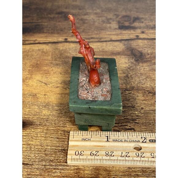 SCULPTURE OF CORAL BRANCHES in the Nephrite Planter Vintage - Picture 7 of 10